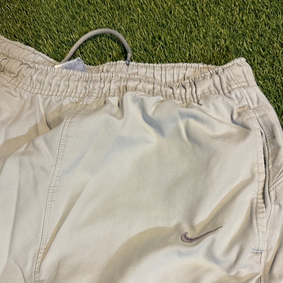 Vintage Y2K Nike Cargo Casual Tan Shorts - Picture 2 of 6
